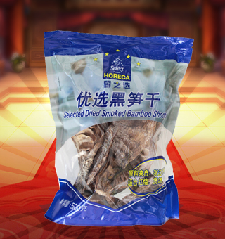 廚之選(HORECA SELECT)優選黑(hēi)筍幹産自浙江杭州500g每袋，黑(hēi)筍(也稱剖筍)是以筍為(wèi)原料,通(tōng)過去殼、蒸煮、烘烤等工藝制(zhì)取。黑(hēi)筍雖不如明(míng)筍外觀好看,但(dàn)吃(chī)起來(lái)口味、營養一點也不比明(míng)筍差。它有(yǒu)股熏烤的香味。黑(hēi)筍幹選用優質鮮筍精制(zhì)而成。品質純正,風味獨特。具有(yǒu)健胃、消食、減肥、美容、抗衰老功能。 烏筍幹有(yǒu)三個(gè)品種，做(zuò)法稍有(yǒu)不同，但(dàn)都用木柴燒培而成。