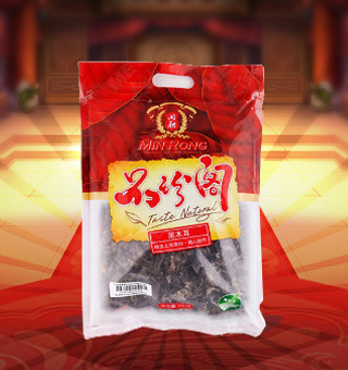 新閩融品珍閣黑(hēi)木耳産自浙江麗(lì)水(shuǐ)150g每袋，精選優質原材料，綠色種植，陽光充沛，人(rén)工采摘篩選，品質保證，不添加任何防腐劑與人(rén)工色素。安全衛生(shēng)，色澤鮮亮，口感細膩香醇，是家(jiā)庭、賓館、餐廳、席間(jiān)的上(shàng)等佐料，保留了豐富的營養成分。采取透明(míng)包裝，新鮮清晰可(kě)見，幹淨衛生(shēng)，方便存放冷藏，方便消費者們的選購，安全健康，放心購買。