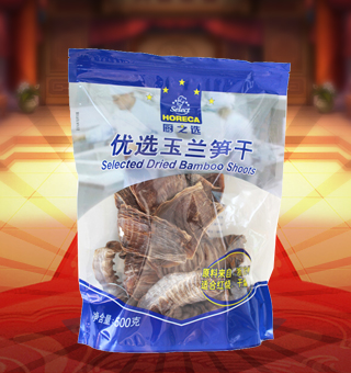 廚之選(HORECA SELECT)優選玉蘭筍幹産自浙江杭州500g每袋，玉蘭筍幹是用鮮嫩的春筍或冬筍經加工而成的幹制(zhì)品，由于形狀和(hé)色澤很(hěn)像玉蘭花(huā)的花(huā)瓣，故稱“玉蘭片”，經采摘後，進行(xíng)蒸、陰幹、剝去外殼、再放入篩內(nèi)進行(xíng)烘焙。工序皆為(wèi)粗加工，以得(de)到玉蘭片的好品質，不含任何添加劑防腐劑。