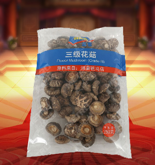 宜客(AKA)三級花(huā)菇産自河(hé)南駐馬店(diàn)250g每袋，精選優質花(huā)菇，經先進工藝加工而成，其味清香可(kě)口，質地細膩，是一種風味獨特的食用菌。将本品用清水(shuǐ)洗淨浸泡後，可(kě)直接與肉絲爆炒、排骨煲湯，或作(zuò)為(wèi)佐料，葷素皆宜本産品采用的是袋裝的包裝方式，包裝較輕，讓您攜帶起來(lái)更加的方便自如。