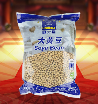 廚之選(HORECA SELECT)大(dà)黃豆産自吉林白城2.5kg每袋，适用于烹制(zhì)米粥，或與大(dà)米、小(xiǎo)米等其它糧食按比例放入制(zhì)作(zuò)各種米粥，是家(jiā)庭、賓館豐富餐桌的較佳食品。富含多(duō)種維生(shēng)素、礦物質及微量元素，有(yǒu)助于人(rén)體(tǐ)每日所需，深受廣大(dà)消費者的認可(kě)與喜愛(ài)。采用優良的包裝材料及嚴格的密封，保持其口感不變，食用簡潔衛生(shēng)，儲藏方便。